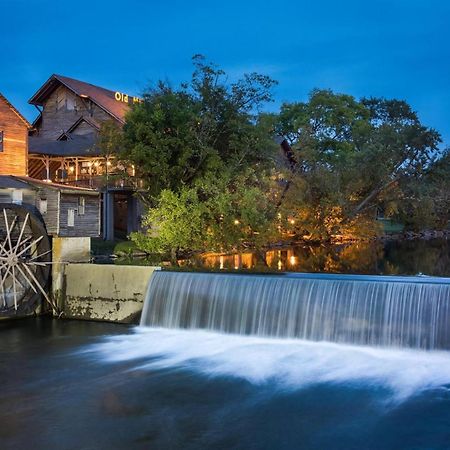 Bear Mountain Hollow-Free Dollywood Ticket- Cozy Cabin With A Hot Tub, Arcade & Deck Close To Town พิเจนฟอร์จ ภายนอก รูปภาพ